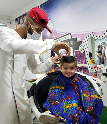 Peluqueria infantil Cali. Corte de cabello para niño, barberia en cali, corte moderno, corte con maquina, corte con tijera